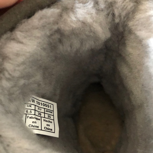 Ugg Australia short woven suede boots size 8 EUC - Picture 10 of 15